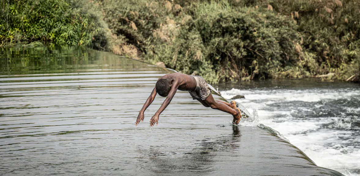 Afrika ölkəsində ekoloji fəlakət: Turşu tullantıları minlərlə hektarı məhv etdi (FOTO)